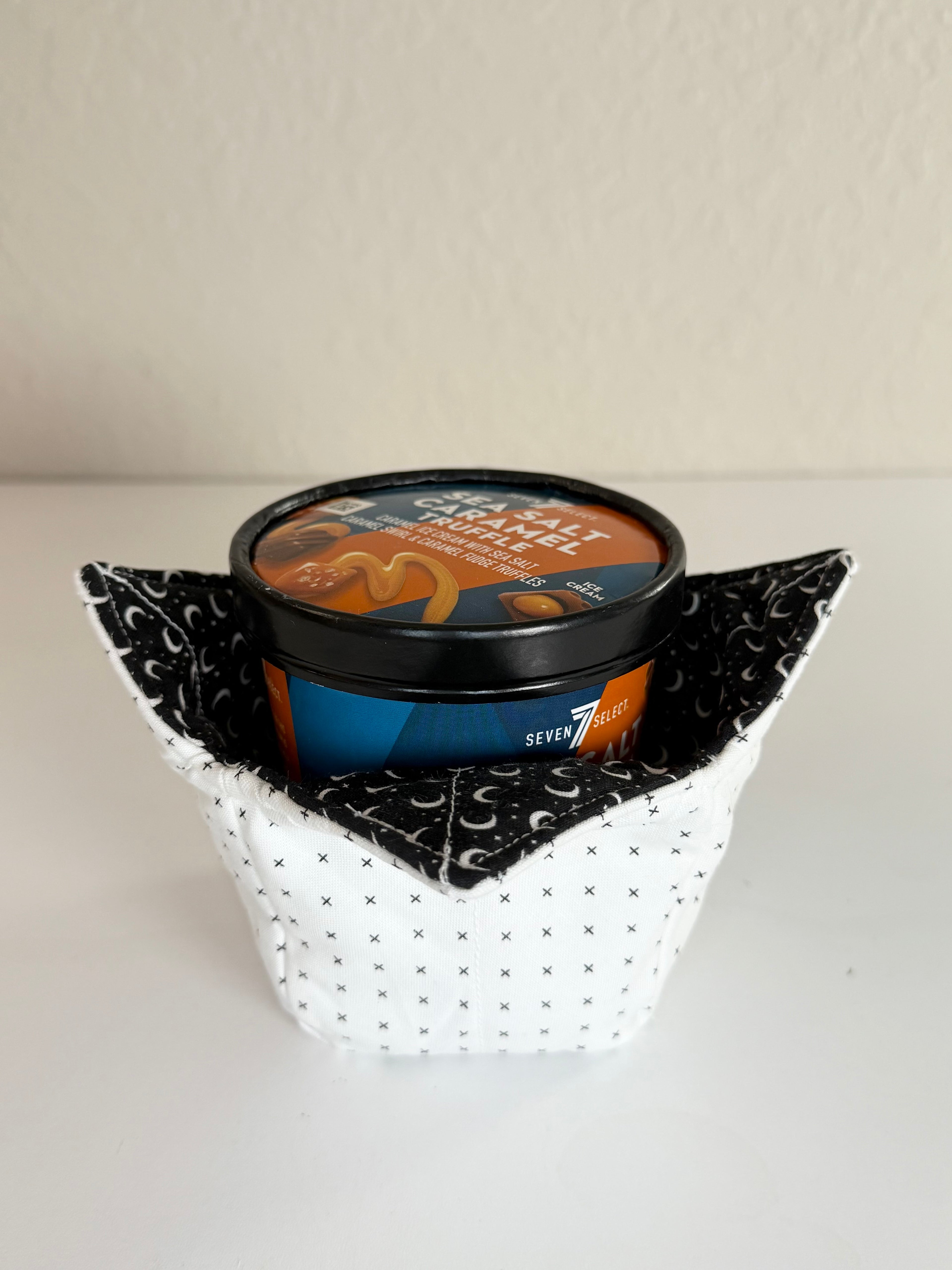 Black and White Minimalist Pattern- Bowl Cozies