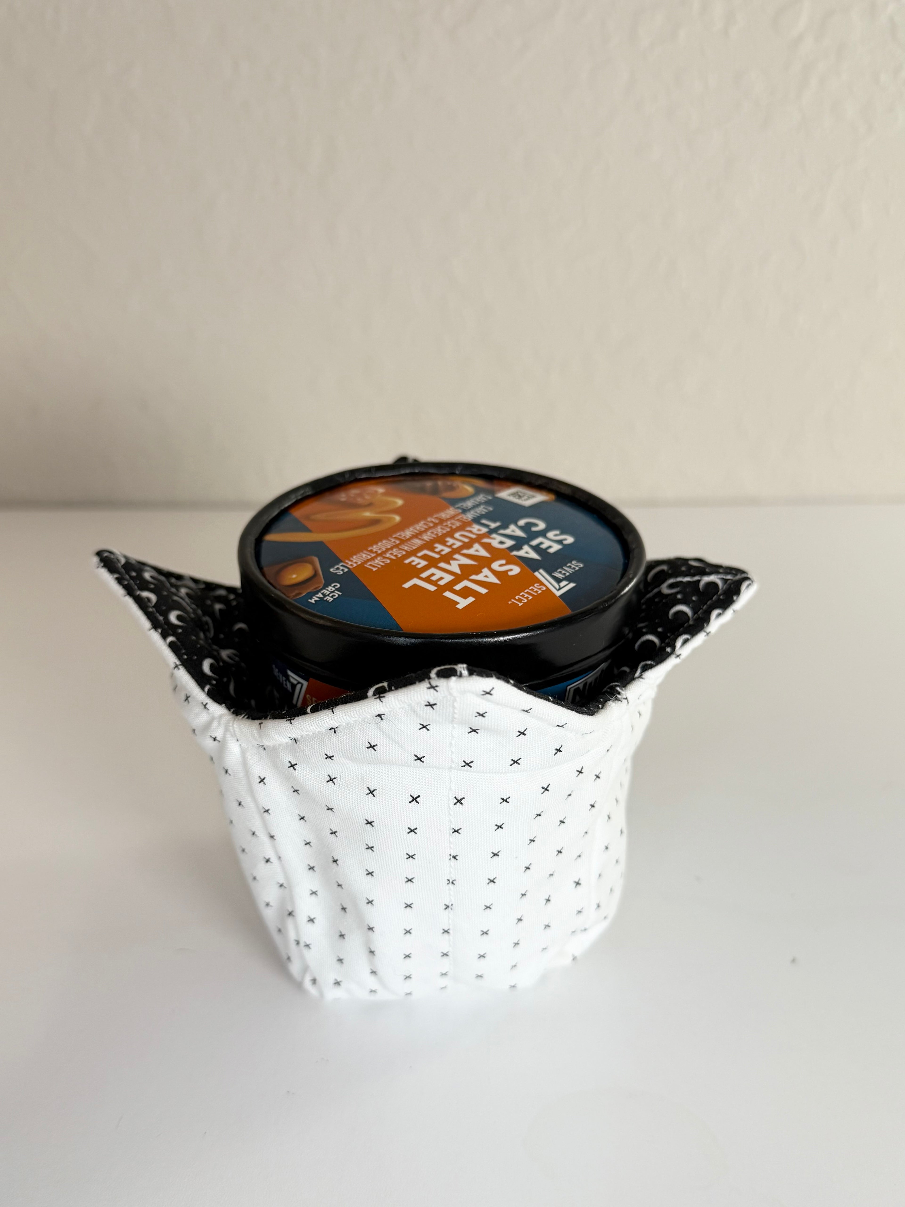 Black and White Minimalist Pattern- Bowl Cozies
